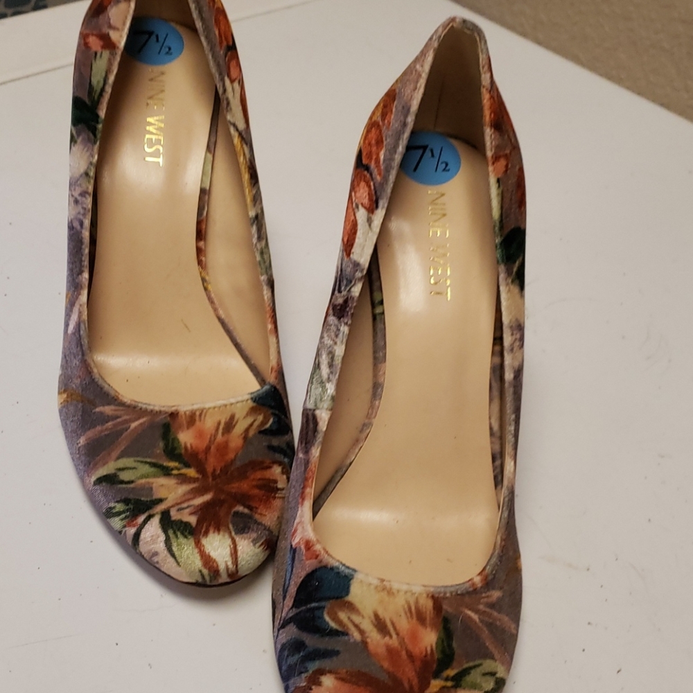 Shoes - Picture 3 of 3